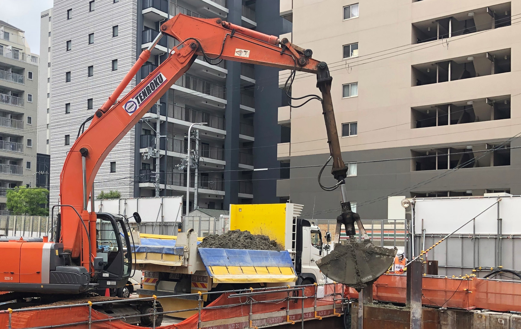 株式会社TENROKUは、京阪神を中心に建造物解体工事、掘削工事、外構工事などを手掛ける専門業者です。